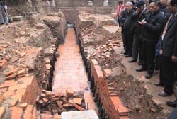 Ancient water system of Ly Dynasty found at Thang Long Citadel - ảnh 1